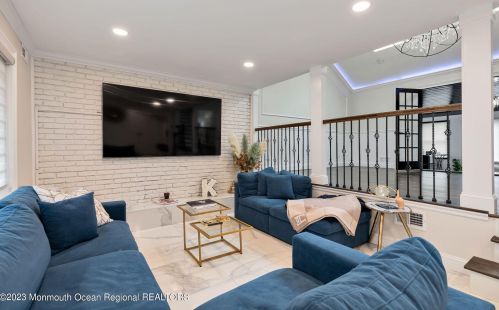 6 Stevens Pl, Hazlet NJ  07730-1205 exterior