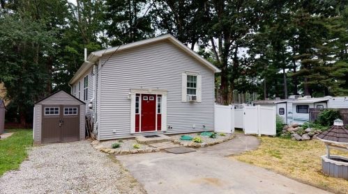 21 Browns Brook Rd, Webster, MA 01570-3404