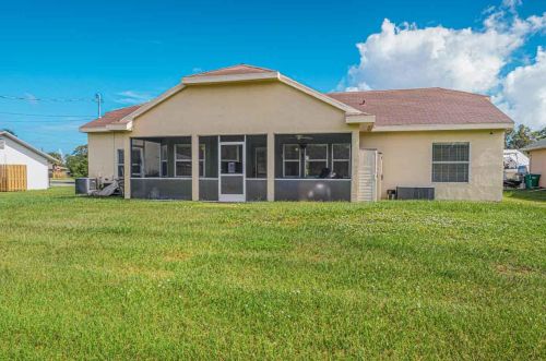 4801 Myrtle Dr, Fort Pierce FL  34982-3800 exterior