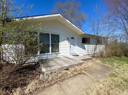 27 Sandra Dr, Winfield, MO 63389-2409