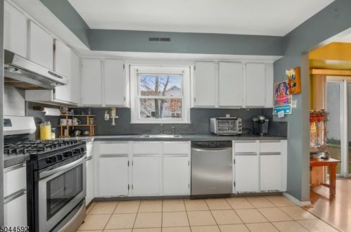 36 Netherwood Cir, Edison, NJ 08820-1658