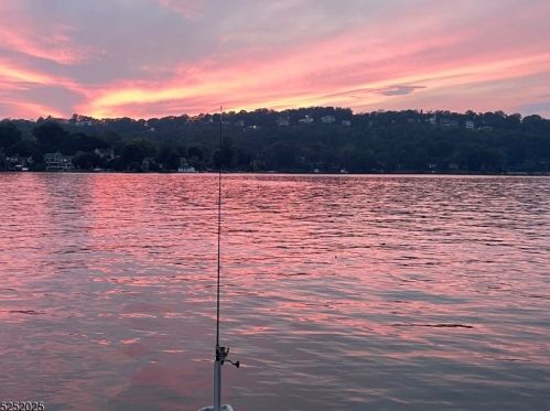 172 Shore Trl, Sparta NJ  07871-2107 exterior