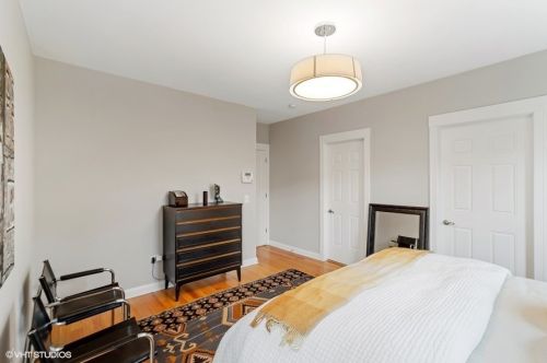 4425 Damen Ave, Chicago IL 60625-1701 exterior