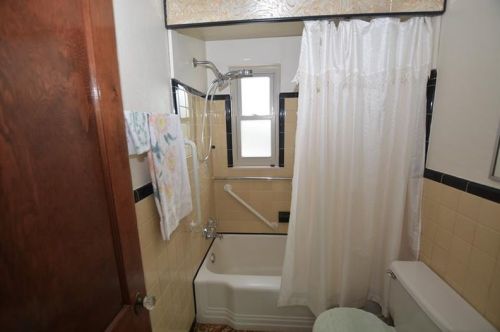 631 Mount Royal Blvd, Pittsburgh PA 15223-1053 exterior