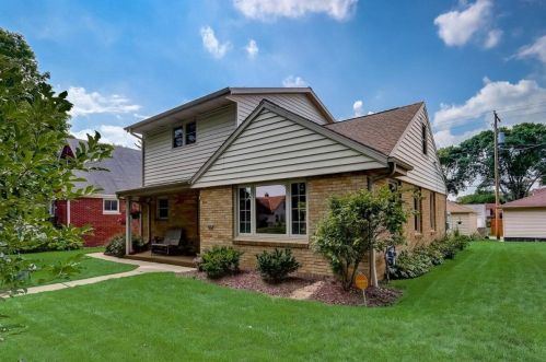 2745 90th St, Milwaukee, WI 53222-4608