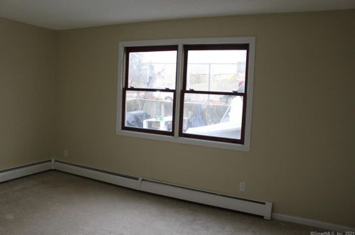 45 6 St, Derby CT 06418-1720 exterior