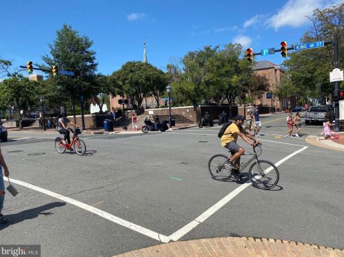 1302 Commonwealth Ave, Alexandria VA 22301-2021 exterior