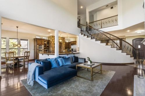 400 Dawn River Cv, Austin TX 78732-1986 exterior