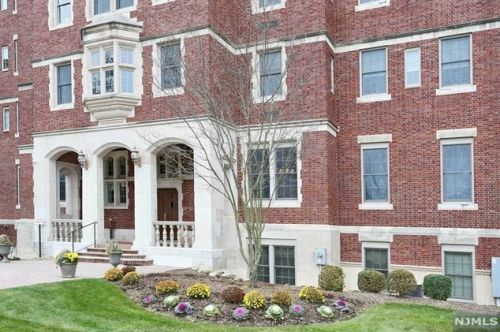 4202 Rio Vis Dr, Mahwah NJ 07430-4510 exterior