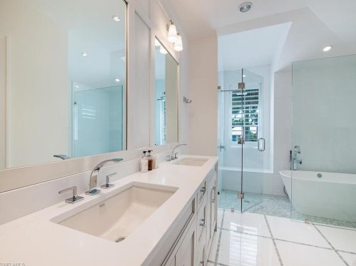 141 9 Ave, Naples FL 34102-6867 exterior