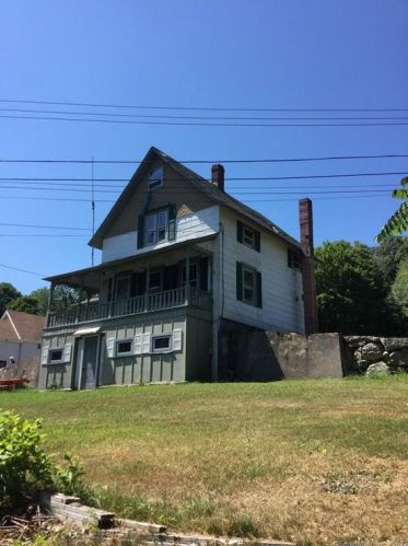 300 Maple Ave, Uncasville CT  06382-2044 exterior