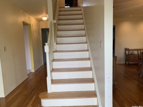 784 Daniel St, Valley Stream, NY 11581-3502