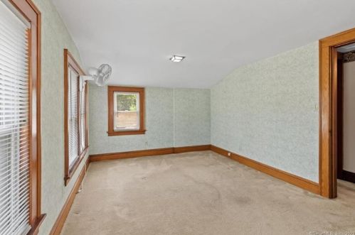 52 Delmont St, Manchester CT 06042-3510 exterior