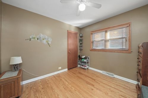 6625 64 St, Chicago IL 60638-4915 exterior