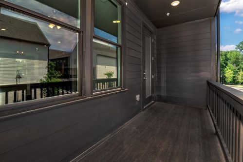 6562 Beacon Dr, Atlanta GA 30328-4204 exterior