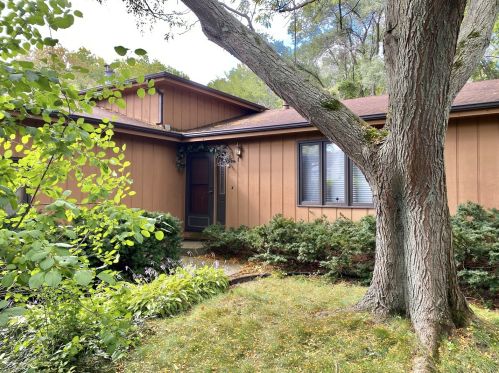 496 Gerry St, Bull Valley, IL 60098-3648