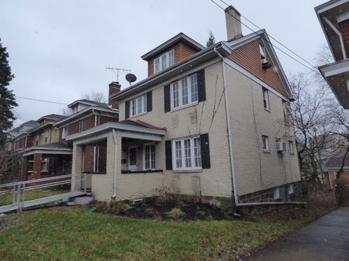 2821 Bergman St, Pittsburgh, PA 15204-1944