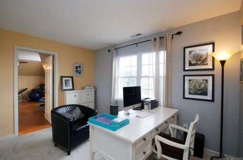 16 Highland Ave, Ellington CT 06029-3796 exterior