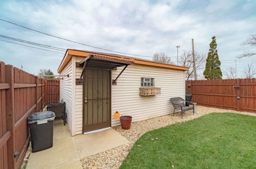 10006 Indiana Ave, Chicago IL 60628-2126 exterior