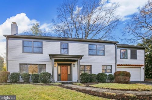 7404 Admiral Dr, Alexandria, VA 22307-2011