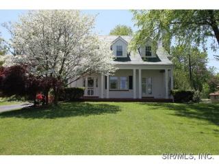 12 Maple Dr, Belleville, IL 62220-2836