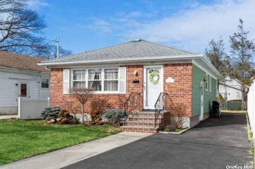 229 Mineola Ave, Valley Stream, NY 11580-6035