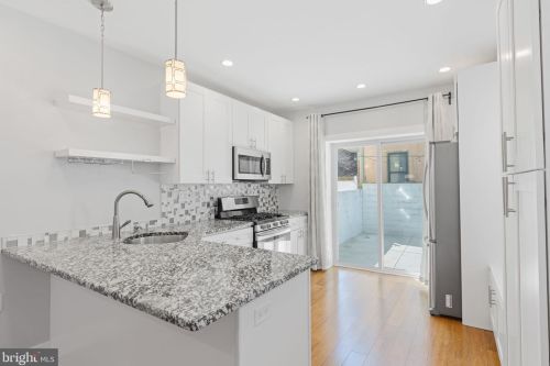 2344 Carpenter St, Philadelphia PA  19146-2502 exterior