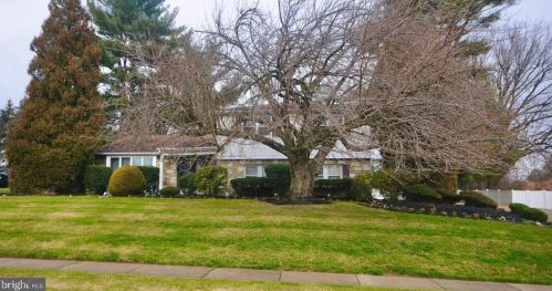 1049 Warfield Ln, Huntingdon Valley, PA 19006-3324