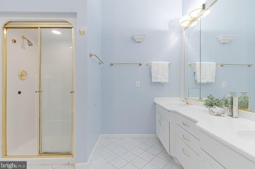 1515 Highwood Dr, Mc Lean VA  22101-5800 exterior