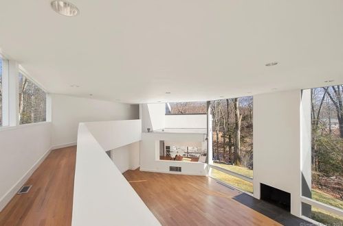 15 Hycliff Rd, Greenwich CT 06831-3223 exterior