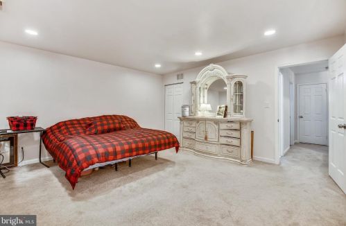 8209 Roxbury Dr, Alexandria VA 22309-3728 exterior