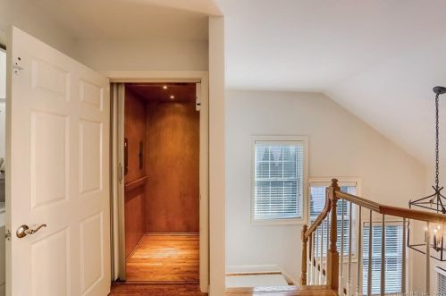 5 Terra Nova Cir, Westport CT 06880-4749 exterior