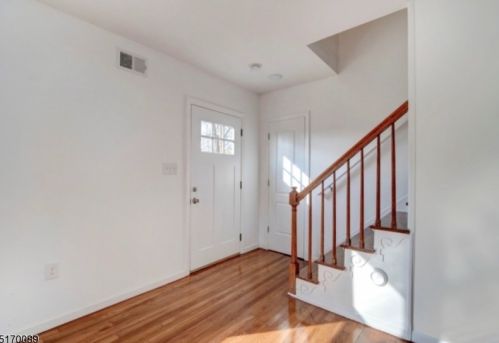 58 Meckes St, Springfield NJ  07081-2802 exterior