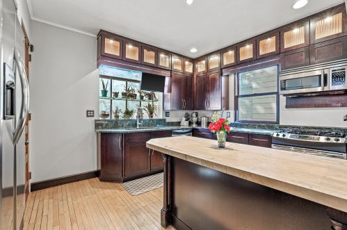 2867 Superior St, Milwaukee WI  53207-2550 exterior