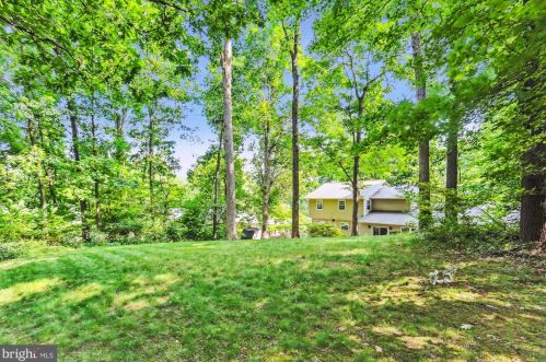 18052 Ml Crk Dr, Rockville MD 20855-1000 exterior