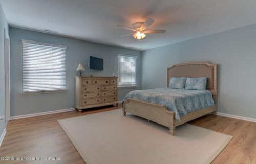 208 New York Ave, Point Pleasant Beach NJ 08742-3337 exterior