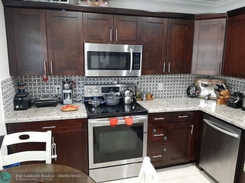 8838 19th St, Boca Raton, FL 33433-7329