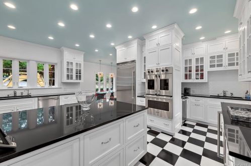 4 Whippoorwill Rd, Armonk NY 10504-1108 exterior