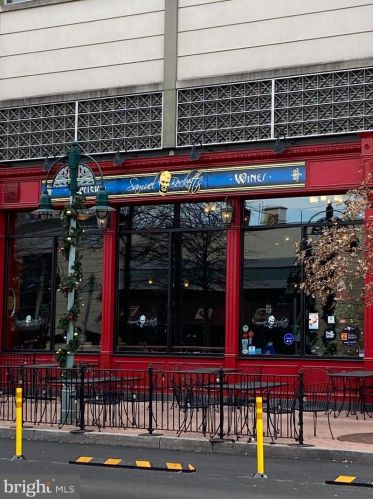 2406 Dearing St, Alexandria VA 22302-1806 exterior