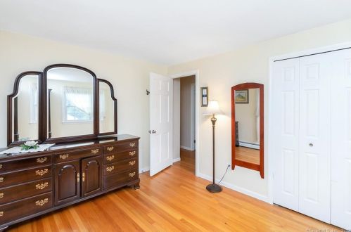 51 Pioneer Dr, Windsor CT exterior