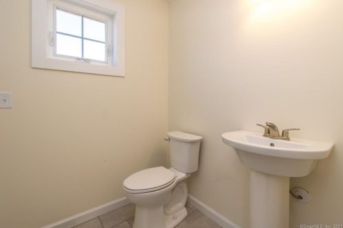 59 Gdn St, Enfield CT 06082-3650 exterior