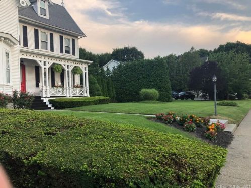 31 Atwater Ave, Derby CT 06418-1409 exterior