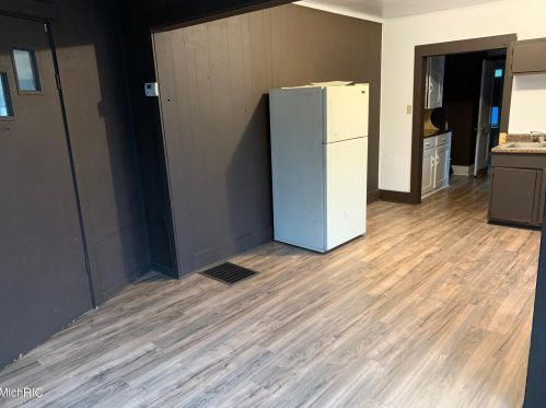 2513 Sanford St, Meskegon MI 49444-1445 exterior