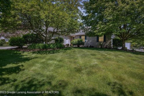 502 Brunswick Dr, Dewitt MI 48820-9189 exterior