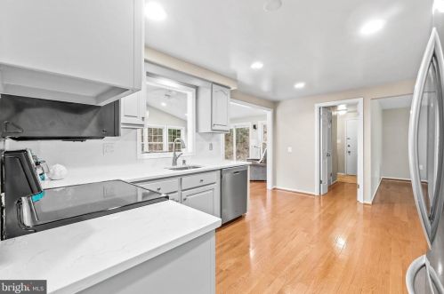 1901 Fallsmead Way, Rockville MD 20854-2640 exterior