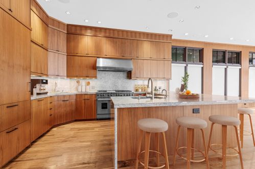 2725 Kenmore Ave, Chicago IL 60614-1305 exterior