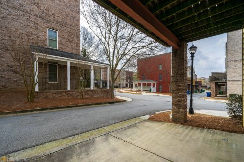 790 Liberty Commons Dr, Atlanta GA 30314-3653 exterior