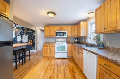 129 Massachusetts Ave, Portland ME  04102-2515 exterior