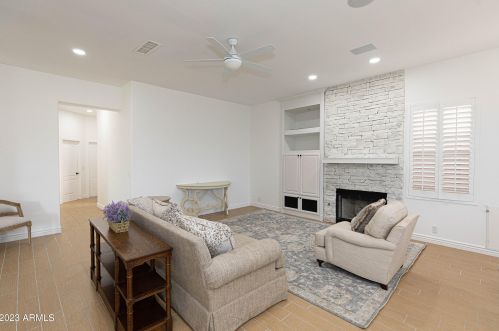 22037 55th St, Phoenix AZ  85054-7151 exterior