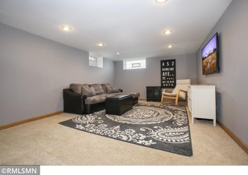 452 Hamline Ave, Saint Paul MN 55116-1616 exterior